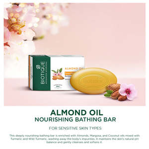 Barra de Baño Nutritiva Biotique con Aceite de Almendras, Neem y Coco, 75g, Uso Diario para Todo Tipo de Piel - Product Image 3