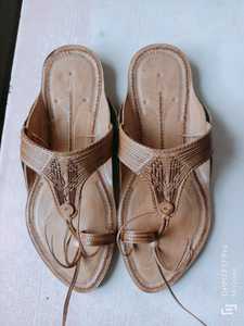 Zapatilla de cuero hecha a mano personalizada y calzado de cuero hecho de cuero real 100% para reventa en marrón claro - Product Image 4