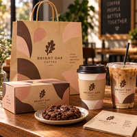 Ensemble d'emballages personnalisés pour café AT PACK avec des sacs en papier kraft, des gobelets en papier, des gobelets en PET, des boîtes alimentaires en carton ondulé et des serviettes