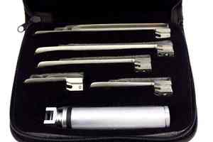 Laringoscopio de luz LED de fibra óptica ENT Veterinaria de la mejor calidad, juego Miller de 5 cuchillas y mango de acero inoxidable - Product Image 2