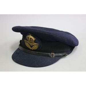 Chapeau officiel en gris anthracite et bleu foncé avec détails distinctifs Chapeaux brodés à la main - Product Image 1