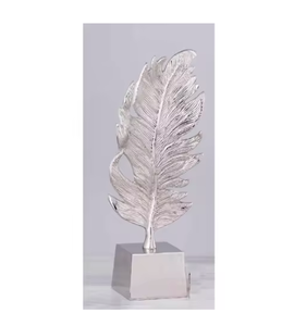 Sculpture moderne en métal poli Sculptures de feuilles en laiton léger Ornements pour la maison Restaurants et cafés Décoration Arrivée chaude - Product Image 2