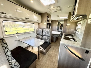 Autocaravana Motorizada de Lujo en Venta, Autopropulsada 4x4, Caravana, Remolque de Viaje, Coche de Hierro - Product Image 5