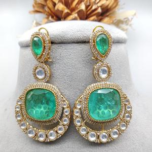 Boucles d'oreilles élégantes pour filles avec diamants Kundan Boucles d'oreilles traditionnelles Polki Boucles d'oreilles design festives pour femmes - Product Image 1