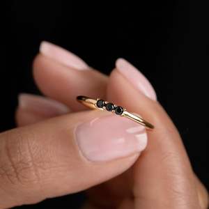 Anillo de boda de compromiso de ónix negro delicado redondo de Plata de Ley 925 para mujer - Product Image 1