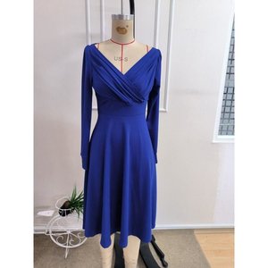 Vestido midi plisado de crepé Janjan con cuello y doble botonadura, manga larga, para mujer, 38128 - Saks Mavi - Product Image 4