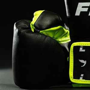 Gants de boxe personnalisés de dernière génération, couleur vert néon et noir, équipement d'entraînement professionnel, cuir véritable, gants de Muay Thai - Product Image 2