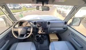 LandCruiser Pick-Up Double Cabine 2024, essence/essence, 4 roues motrices, transmission automatique, intérieur foncé, caméra arrière disponible à la vente - Product Image 5