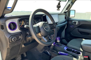 2024 Je.ep Wranglr Willy 8 vitesses transmission automatique propre - Product Image 4