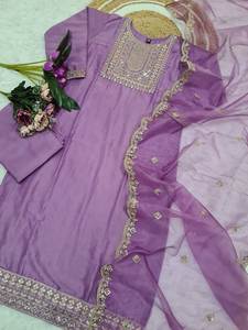 Fils rayonnants: Ensemble Kurti de broderie de paillettes en chinon pur avec Dupatta d'organza lourd | Élégance ethnique | S-XXL - Product Image 6