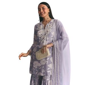 Costume Kurta Sharara en mousseline mauve à imprimé floral avec Moti Cutdana Work Tenue ethnique élégante pour fête et festival pour femmes - Product Image 3