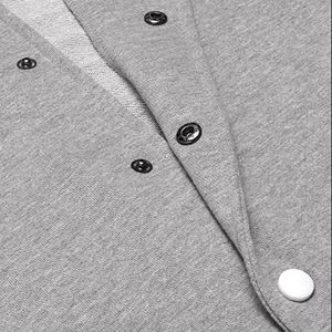 Veste pour homme en laine 100% style varsity baseball, coupe régulière, style letterman, boutons recouverts, manches longues, style contrasté - Product Image 3