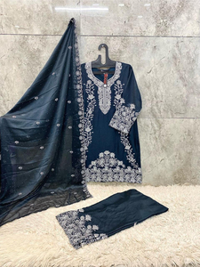Haut en georgette Hevy Star avec ensemble Salwar pakistanais et dupatta en georgette Heavy Star - Product Image 5
