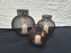 Vente en gros Petit ensemble de décoration de lanterne bougeoir à bougie chauffe-plat en fer et laiton doré pour Noël pour différentes occasions - Product Image 3