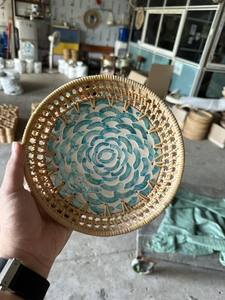 Bandejas tejidas de ratán redondas de lacado Premium Hotsale con incrustaciones de nácar hechas en Vietnam - Product Image 4
