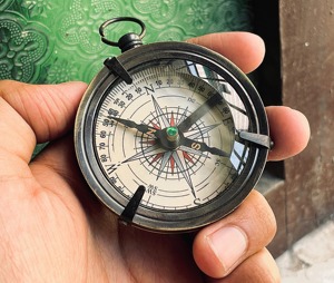 Brújula de latón de marca Reloj de sol Brújula para exteriores Nueva forma Diseño de tendencia Clase alta Exploración de aventura portátil ligera - Product Image 5