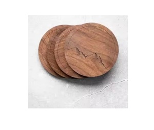 Sous-verres en bois élégants fabriqués à la main Écologique Rustique Élégant pour la décoration de la salle à manger Sous-verres classiques en noyer - Product Image 1