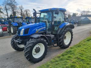 Tractor nuevo y holandés T6.155 bastante usado a la venta - Product Image 3