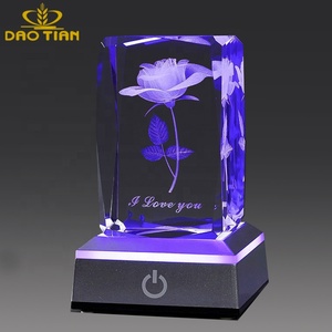 Cubo di foto di cristallo laser 2d/3d all'ingrosso vuoto di cristallo con base a cubo di cristallo a LED per regali romantici o regali di anniversario - Product Image 3