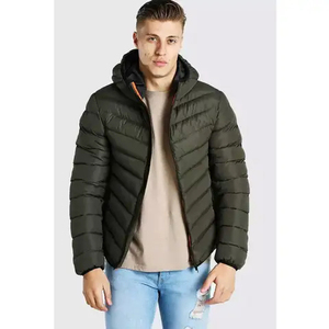 Blouson matelassé de style universitaire pour homme, veste bomber en duvet avec col et poignets rayés, style streetwear, blousons matelassés pour homme - Product Image 4