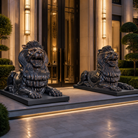 Par de Esculturas de Leones Reclinados Grandes de Cobre Fundido para Entradas de Bancos, Hoteles, Villas y Edificios Comerciales