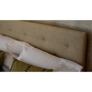 Cama con plataforma minimalista de madera de teca de Indonesia con cabecero tapizado - Product Image 5