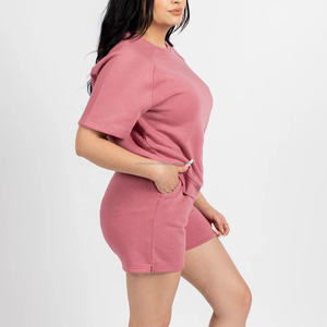 Usine de vêtements à logo personnalisé Ensemble de jogging de couleur unie pour femmes, pantalons courts décontractés et ensembles de t-shirts pour femmes - Product Image 4