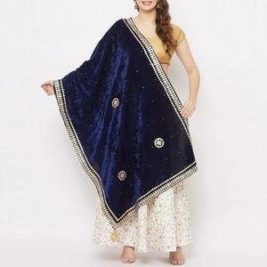 Chales de terciopelo para mujer al por mayor, ropa de noche elegante bordada personalizada, chales de terciopelo de lujo para mujer, ropa de invierno - Product Image 2