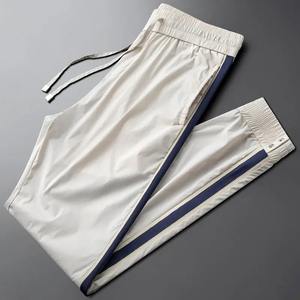 Nouvelle mode Pantalon court à bretelles surdimensionné et léger de luxe à taille haute et à rayures en dentelle Pantalon ample de sport en soie de glace à séchage rapide pour hommes - Product Image 1