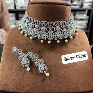 Collier de diamants américains de créateur de luxe avec boucles d'oreilles pour femmes, parfait pour les mariages, les fêtes et les occasions spéciales - Product Image 3