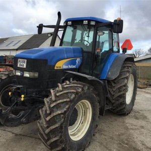 Tracteur agricole New-Hol, disponible en vente - Product Image 2
