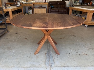 Table basse ronde de style moderne du milieu du siècle, en bois massif, meubles de designer faits à la main avec une base unique pour la décoration intérieure contemporaine - Product Image 4