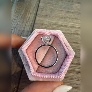 Anillo de Diamantes Ovalados de 4 Quilates en Oferta, Halo Oculto, Platino, Diamante de Laboratorio, Joyería de Compromiso y Boda, Fabricante y Proveedor - Product Image 5