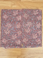 Tela de algodón estampada a mano en rosa malva premium con intrincados motivos florales para kurtis y vestidos. Eleva tu estilo étnico.