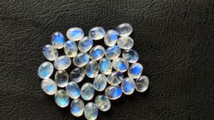 Bleu feu arc-en-ciel pierre de lune 7x5mm ovale pierre précieuse lâche dos plat pierre de lune forme ovale lisse Cabochon Lot pour bijoux - Product Image 5