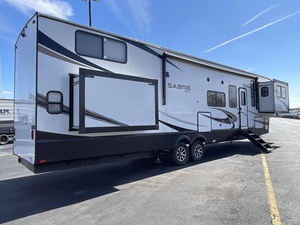 F-o-r-e-s-t R-i-v-e-r S-a-b-r-e 37F-L-L Usado del 2022 - Product Image 3