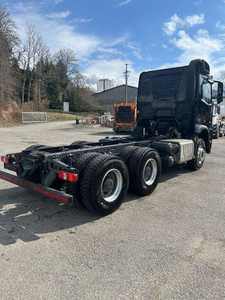 Camión de Construcción Usado de 2016, Resistente, 6x4, Euro 6, Diésel, 400 CV, Caja de Cambios Manual, Chasis Resistente para Uso como Volquete - Product Image 2