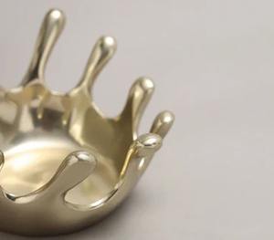 Portavelas dorado artístico moderno, ideal para agregar un ambiente acogedor, elegante y sofisticado - Product Image 3