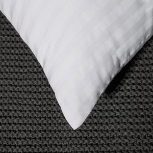Almohada de Hotel Económica al por Mayor de 75x50 cm con Soporte para el Cuello, Relleno de Microfibra, Tela de Algodón No Tejida, Almohada con Franjas - Product Image 5