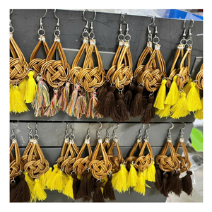 Charme de boucle d'oreille en rotin tissé à la main: Vietnam Must-Have, parfait pour une boucle d'oreille en rotin facile à porter et une élégance de décor naturel en vrac - Product Image 5