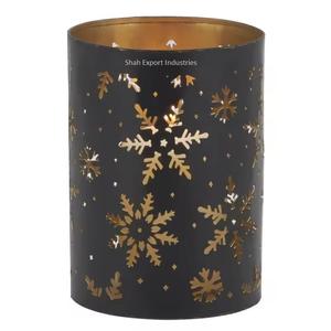 Bocaux à bougies votifs ronds en métal de fabrication indienne avec conception de flocon de neige pour la maison et les décorations de Noël - Product Image 1
