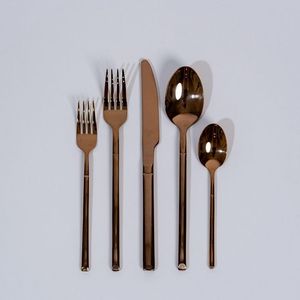 Juego de cubiertos de metal de acero inoxidable con acabado espejo, ideal para eventos corporativos formales, cenas en hoteles y fiestas de lujo en casa - Product Image 1