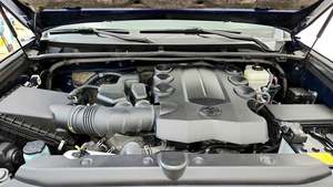 2021 utilisé To-yo-ta 4 _ Run-ner Venture Edition 4WD - Product Image 4