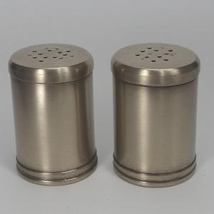 Molino de sal y pimienta de madera de primera calidad con acabado mate ennegrecido Trabajo artesanal que ofrece acento decorativo para cenar - Product Image 2