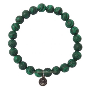 Bracelets en perles de pierres précieuses de couleur verte et noire avec pendentif rond pour hommes, femmes et filles - Product Image 1