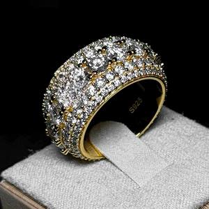 Bague pour homme en argent sterling 925 plaqué or 18 carats avec diamant et moissanite certifiée IGI de Vidhi Jewellery - Product Image 1