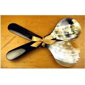 Cuillère à Corne de Style Viking de Meilleure Qualité Ensemble de Serveur à Salade en Corne de Buffle Naturelle Fait à la Main pour les Fêtes - Product Image 1