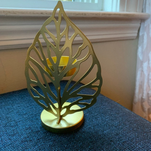 Lot de 4 bougeoirs d'intérieur en métal enduit de poudre d'or pour événements Double Leaf Cutting Design Vintage T-Light Holder - Product Image 4