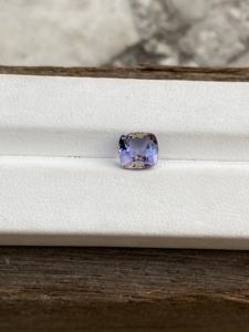 สีแทนซาไนต์ธรรมชาติหายาก7มม. รูปทรงเบาะเหลี่ยมหลากสีพลอยที่มีความแวววาวดีเยี่ยมซูไอไซต์ธรรมชาติ1.88กะรัต - Product Image 4