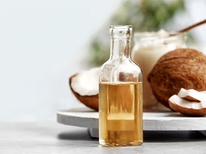 Huile de noix de coco pure biologique vierge fractionnée en vrac de qualité alimentaire à bas prix - Product Image 6